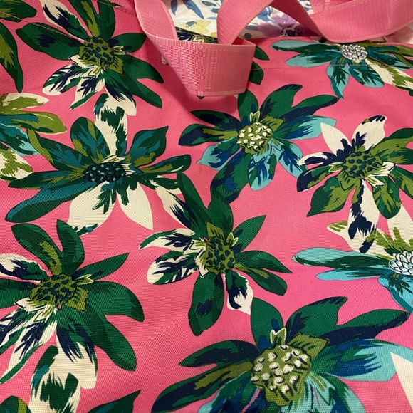 2 Vera Bradley beach bags and a matching wallet - Picture 2 of 6